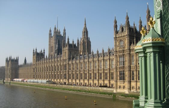 英議会がシリアでの対ＩＳＩＳ空爆を承認＝英議会